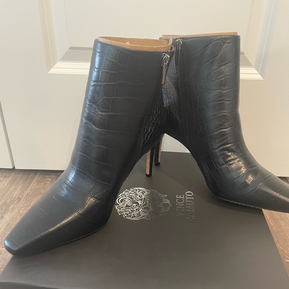 Women’s Heels - Picture 2 of 4